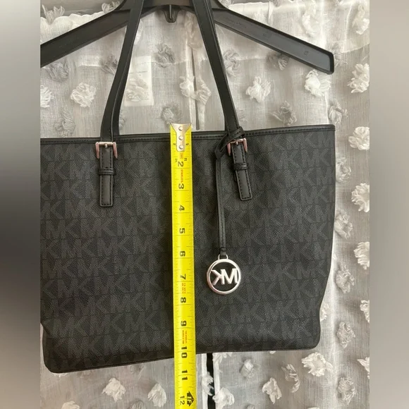 Michael Kors purse - Picture 3 of 8